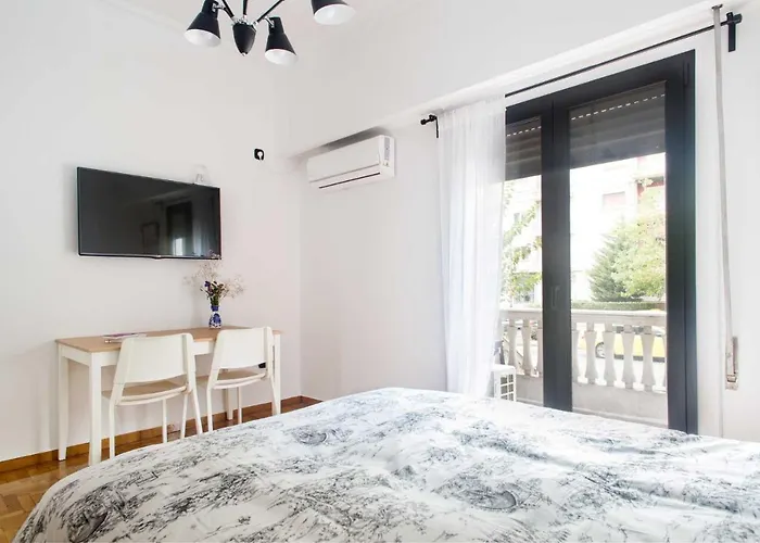 Newly Renovated Studio Downtown Athens!